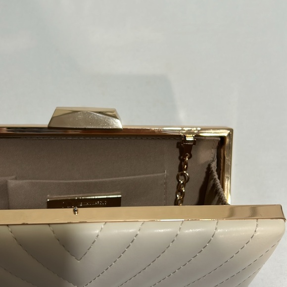 NEIMAN MARCUS WOMEN SNAP CLUTCH CROSSBODY GOLD CHAIN BONE - Picture 9 of 10